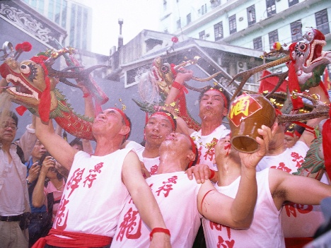 酔龍祭はマカオで代々受け継がれる勇壮なお祭り（写真：MGTO）