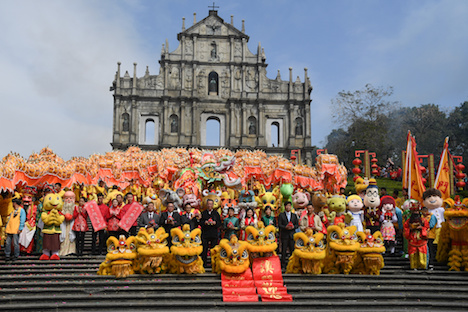 マカオのシンボルとして知られる世界遺産・聖ポール天主堂跡で開催された春節イベント＝1月28日（写真：GCS）