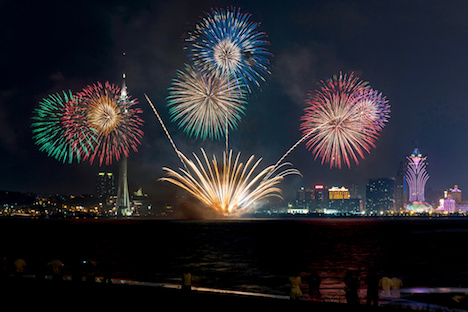 マカオの夜空を彩った日本・丸玉屋小勝煙火店の花火＝2018年9月8日（写真：GCS）