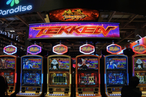 MGSエンターテイメントショー2018で最優秀テーマ賞を獲得した『TEKKEN VIDEO SLOT』＝2018年11月13日、ヴェネチアンマカオ・コタイエキスポホールにて本紙撮影