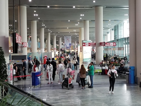 マカオ国際空港の旅客ターミナルビル出発フロアのイメージ（写真：CAM）