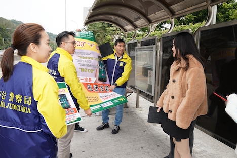 マカオ司法警察局による大学生向けの振り込め詐欺被害防止の啓蒙活動の様子（写真：マカオ司法警察局）