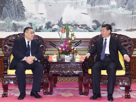 会談に臨む習近平国家主席（右）と崔世安マカオ行政長官（左）＝12月26日、中国・北京（写真：GCS）