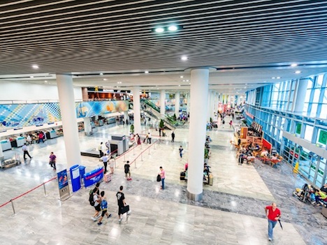 マカオ国際空港の出発フロア（写真：Macau International Airport）