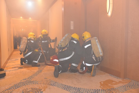 セントレジスマカオで実施された防災訓練におけるホテル内の様子（写真：マカオ消防局）